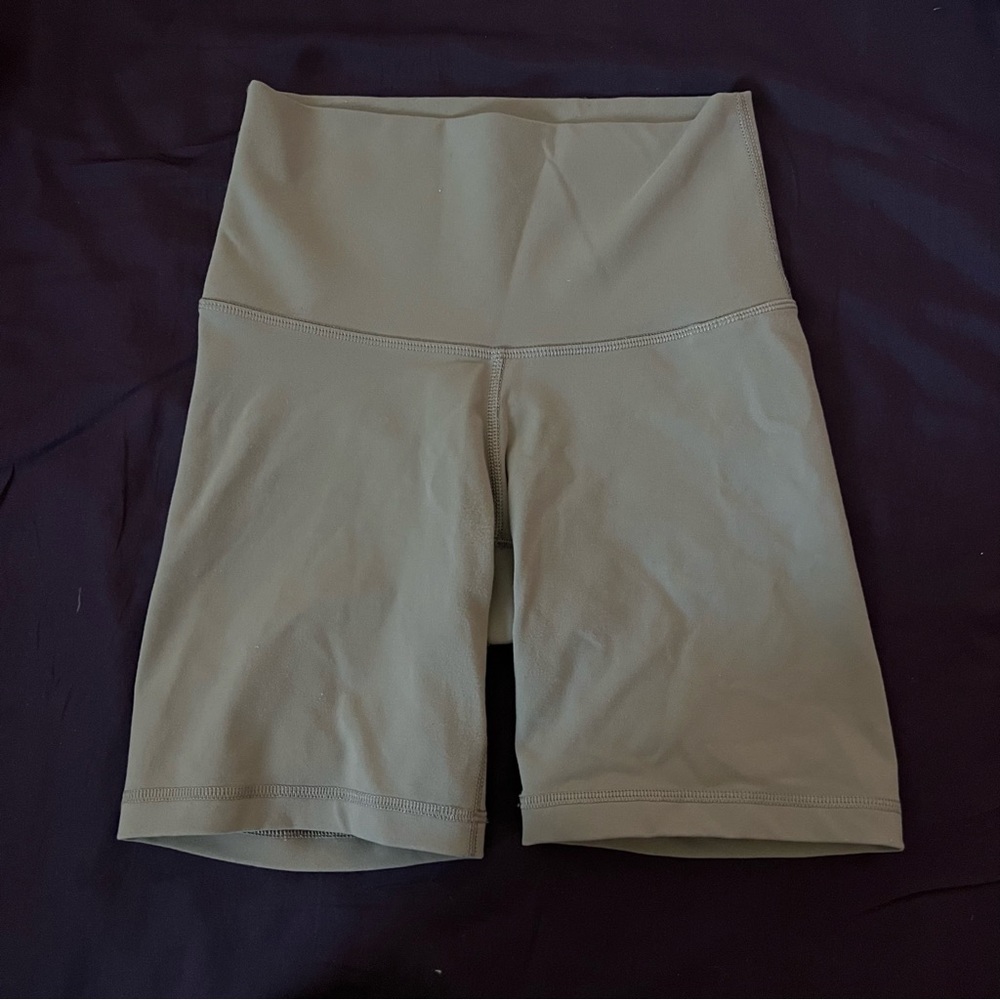 TnaLIFE cheeky hi-rise 7” short (XS turner taupe)